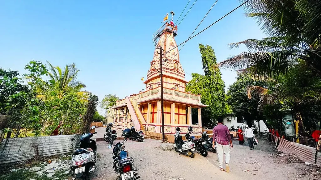 Back view of Kurukshetra Mahadev temple Surat with spire and parked bikes