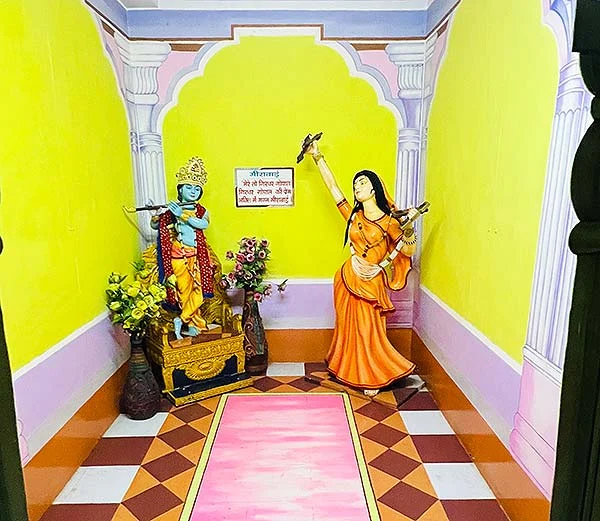 Meera Bai in devotion before Krishna idol diorama at Gurukul Surat Pradarshan