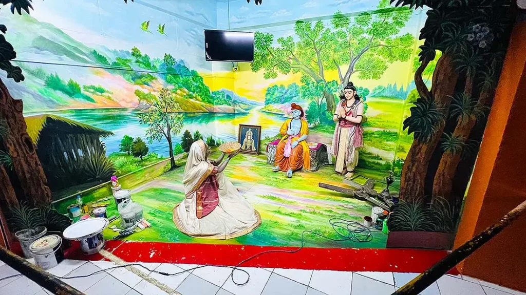 Shabari offering fruits to Ram Bhagwan diorama at Gurukul Surat Pradarshan