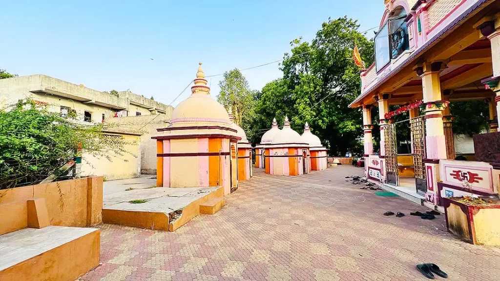 Five small dome shaped shrines inside Kurukshetra Mahadev Mandir Surat
