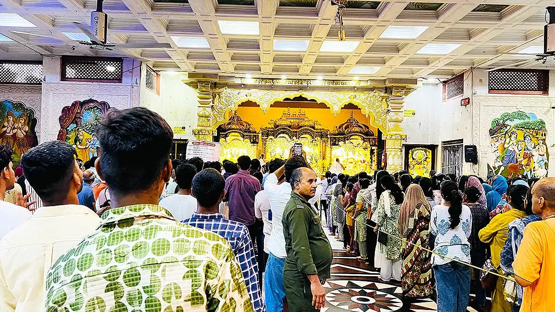 Big Sunday crowd queued for darshan before the golden altar at ISKCON Mandir, men and women sections